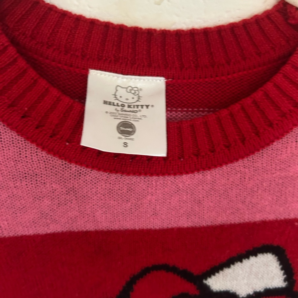 Hello Kitty Sweater - Picture 2 of 4